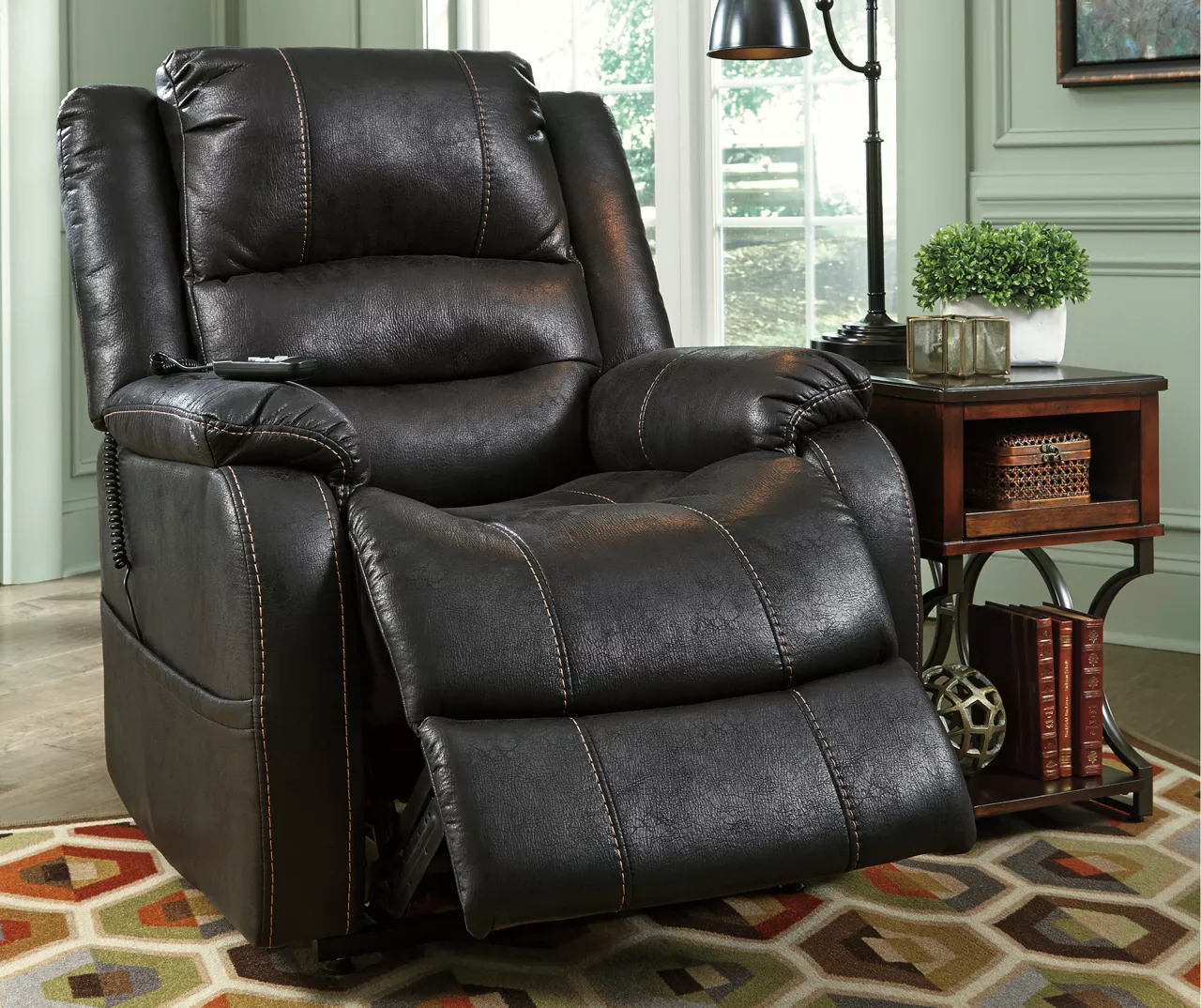 Yandel Black Power Lift Recliner 3 Yandel Black Power Lift Recliner - Image 3