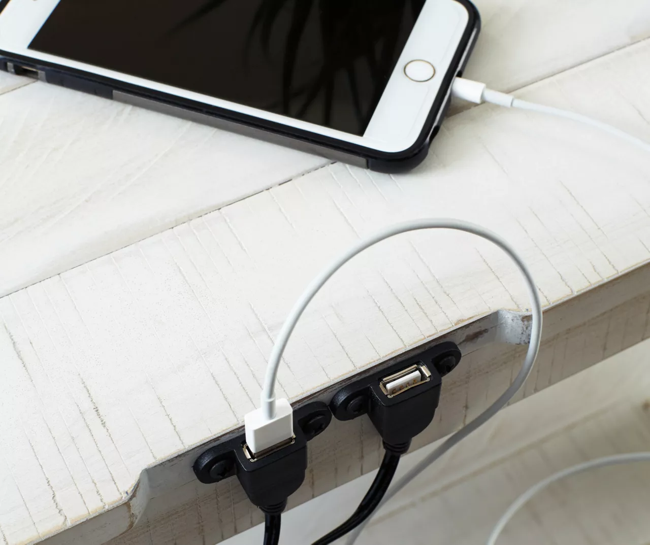 Dannerville Antique White 3-Tier Accent Table With USB Charging 6 Dannerville Antique White 3-Tier Accent Table With USB Charging - Image 6